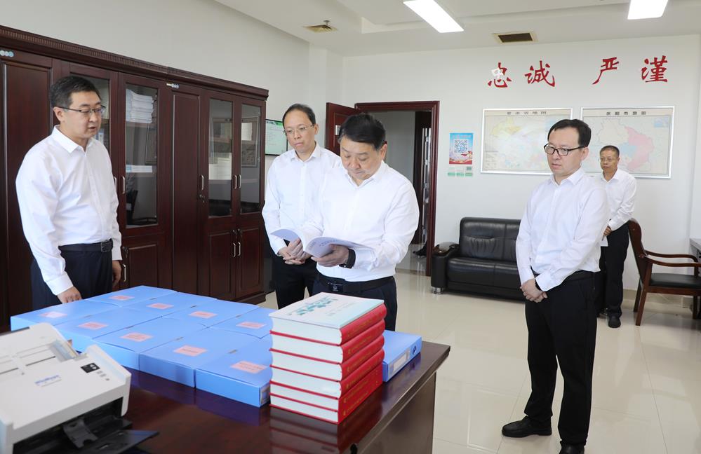 周继军在市委办公室市委政研室市委机要和保密局市档案馆调研