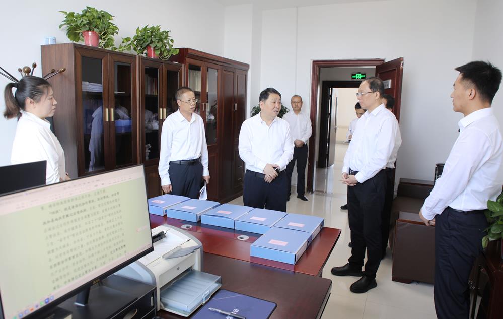 周继军在市委办公室市委政研室市委机要和保密局市档案馆调研