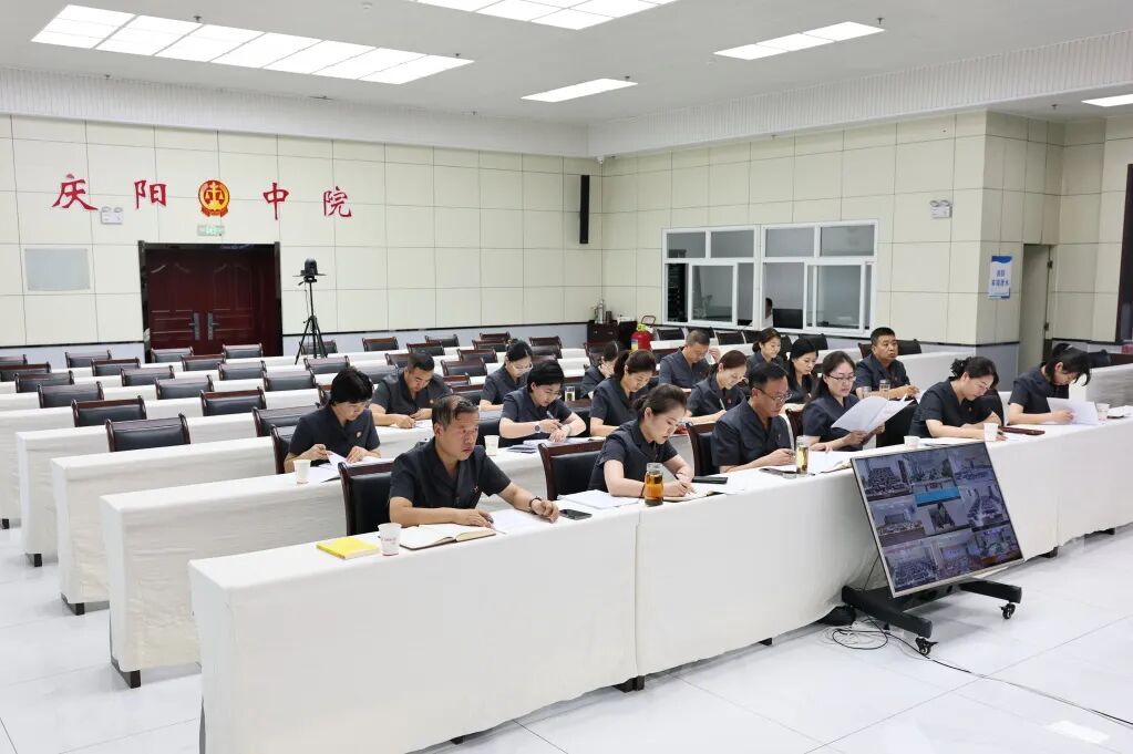 市中院党组副书记、副院长李虎主持会议。会议以视频形式开至各县(区)法院,市中院各审判执行业务部门正副职及审管办全体干警;各县(区)法院党组书记、院长,分管审判管理工作的院领导及审管办全体干警参加会议。