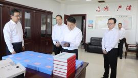 周继军在市委办公室市委政研室市委机要和保密局市档案馆调研时强调 以对党绝对忠诚的底色努力建设模范机关 以主动担当实干的作风扛牢“挑大梁作标杆”责任担当
