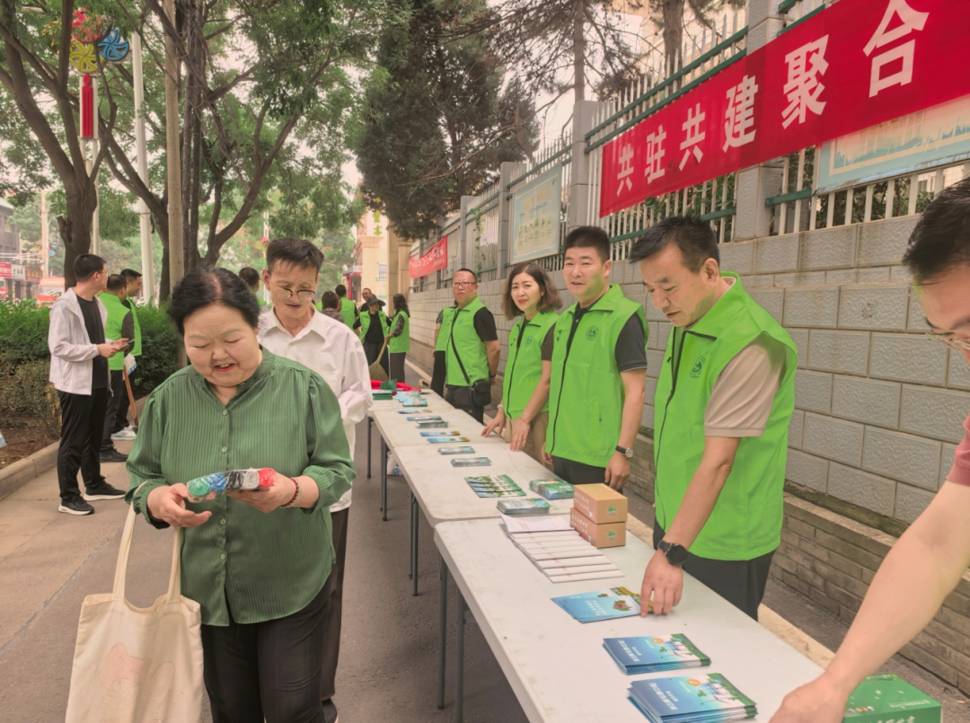 庆阳市积极组织开展全国生态日暨文明城市创建“共驻共建”志愿服务活动