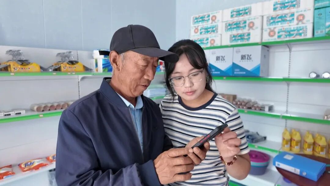 依靠群众监督、强化制度约束，悦乐镇不断净化基层政治生态。通过常态化列席村级会议、实地核查涉农事项，及时排查化解政策落实堵点，依靠刚性监督理顺干群关系，持续营造风清气正的乡村发展环境。