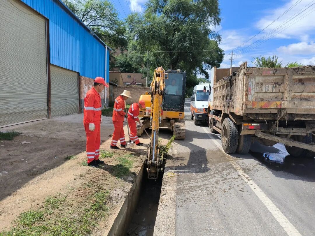 镇原公路段开展雨后道路隐患排查和修复整治工作