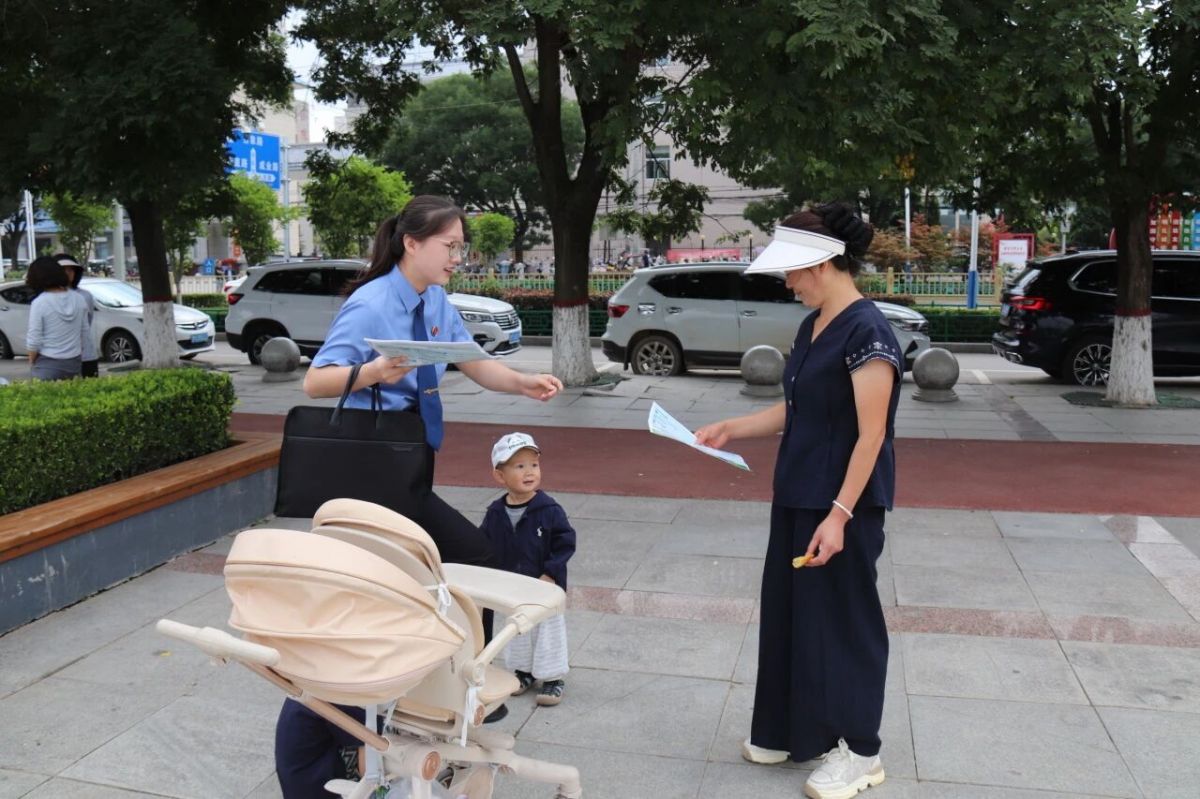 合水县人民检察院开展生态环境法典宣传活动