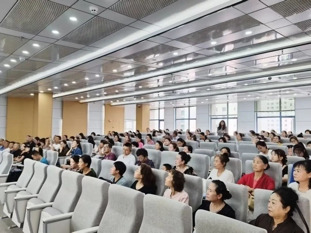 庆阳市开展“家庭养育环境 助推身心健康成长”暑期家庭教育讲座