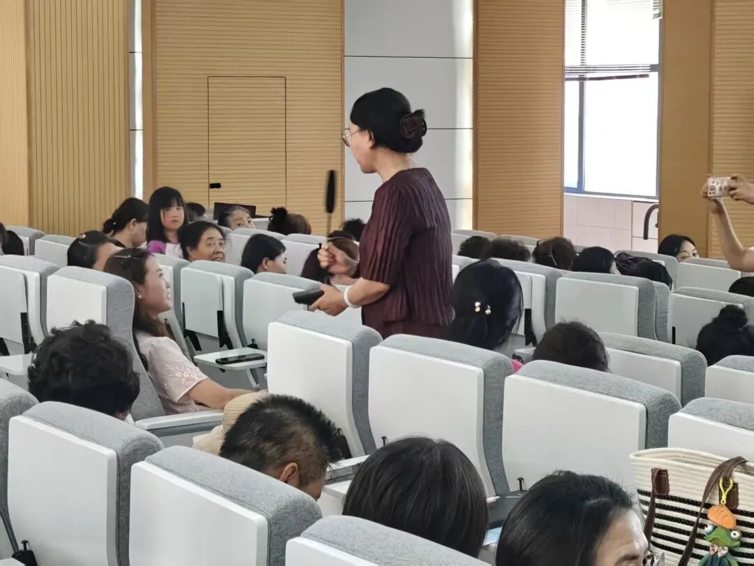 庆阳市开展“家庭养育环境 助推身心健康成长”暑期家庭教育讲座