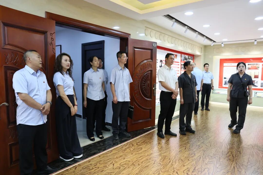 庆阳市中级人民法院与中国邮储银行庆阳分行开展党建共建活动