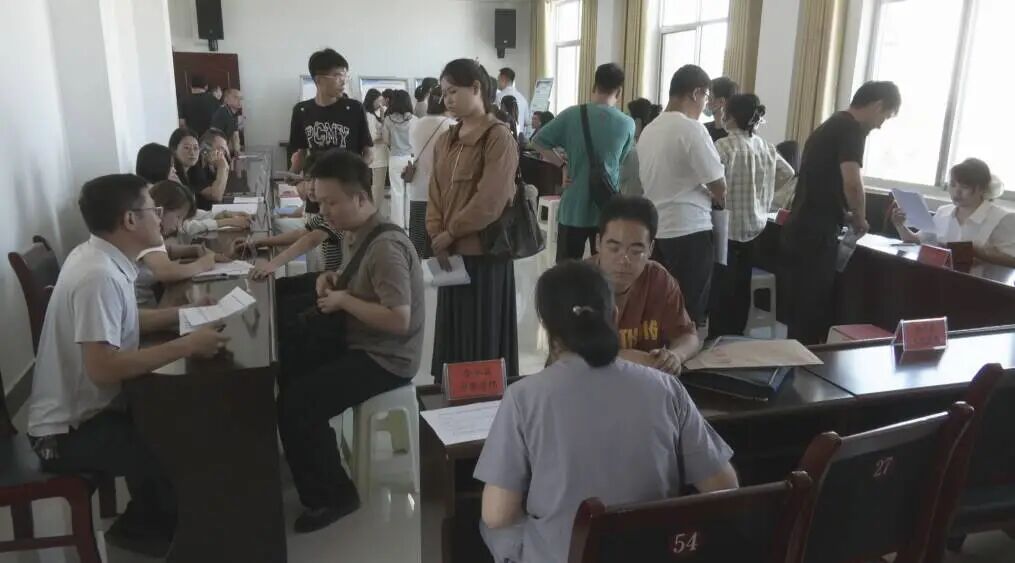 合水县举办2026年支持未就业普通高校毕业生到基层就业暨就业见习招聘会