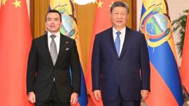 习近平同厄瓜多尔总统诺沃亚会谈