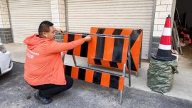 西峰公路段：补充更新安全设施 筑牢养护安全防线
