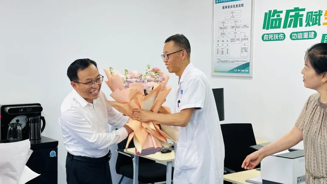 庆阳市残联开展第九个医师节慰问活动
