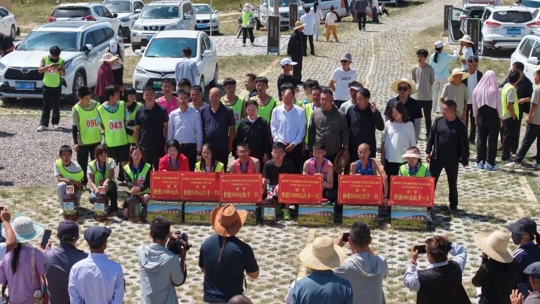 庆阳市农文旅融合示范活动暨环县小南沟乡杨胡套子草原旅游文化节农民运动会圆满闭幕