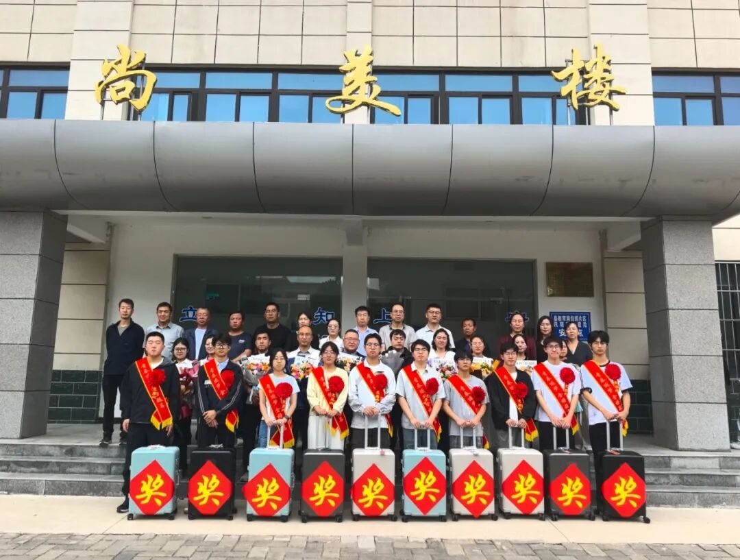 华池县举办“传承南梁红色基因 践行文明升学新风”集体升学礼示范活动
