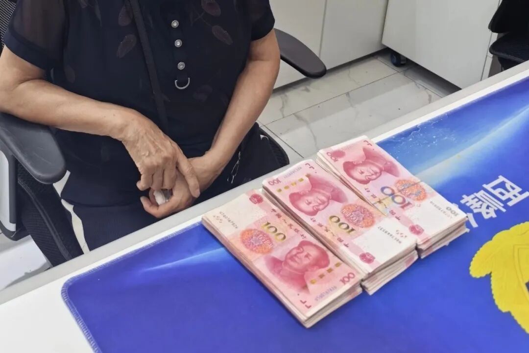 8月16日,反诈中队还成功劝阻一起教育培训类诈骗,为当事人止损2.6万元。两起劝阻累计挽损10.6万元。