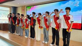华池县举办“传承南梁红色基因 践行文明升学新风”集体升学礼示范活动