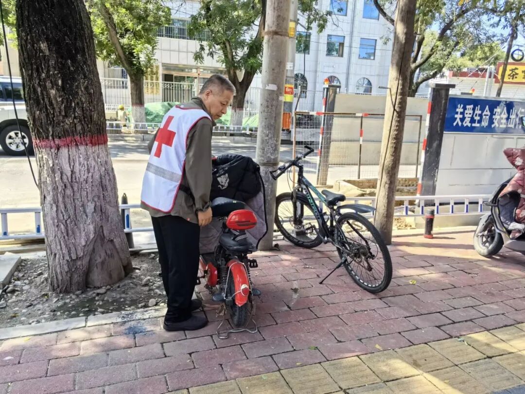 庆阳市红十字会开展创城志愿服务活动