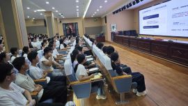 宁县二中举办“开学第一课”暨“百名校友回母校” 系列励志报告会
