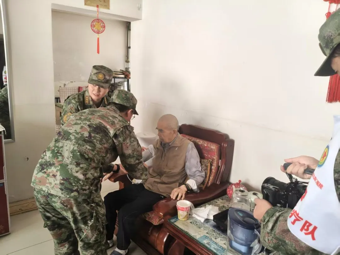 此次义诊活动精准对接老区优抚对象就医需求，有效解决了部分退役老兵、军烈属就医不便的难题，让群众在家门口享受优质专业的军队医疗资源，充分彰显了人民军队为民服务的初心使命，持续拉近军民距离、深化军民鱼水情谊，营造出尊崇军人、关爱退役军人的浓厚社会氛围。