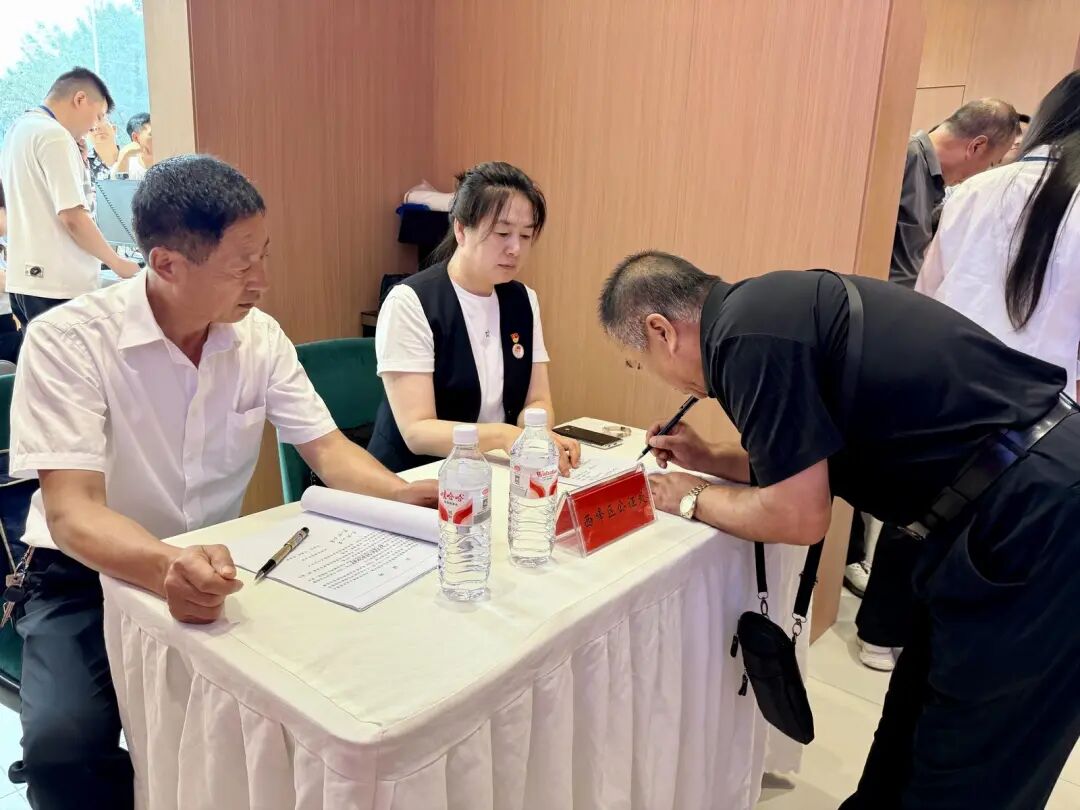 本次配租房源共263套,均位于二期A区块,单套建筑面积70平方米。其中,5号楼宜居型113套、9号楼宜居型87套,月租金800元;8号楼舒适型63套,月租金1000元。摇号确定的合格申请人,经公示无异议后,将按照摇号顺序依次进行选房、签订租赁合同并办理入住手续。