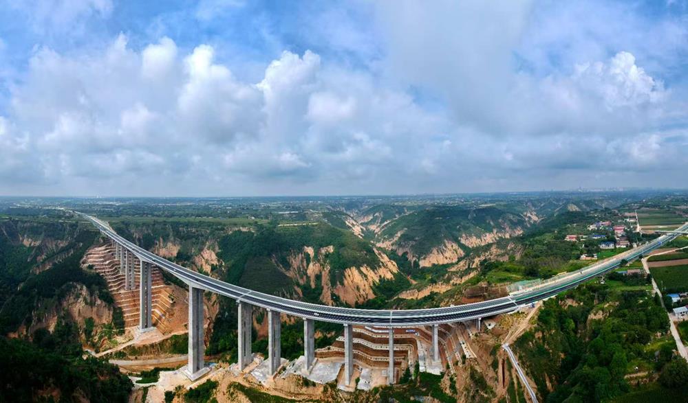 8月26日,东绕城公路建成试通车。