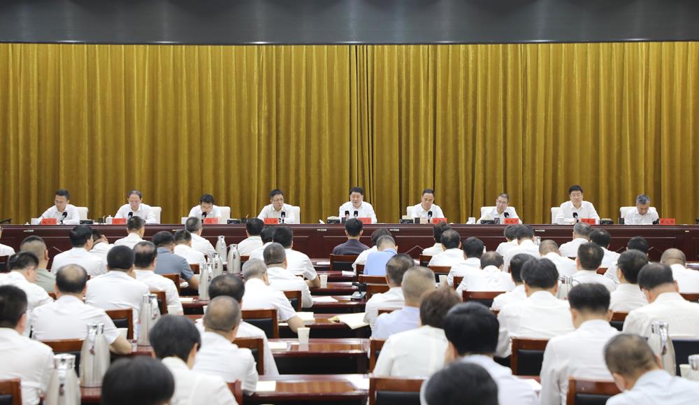 市委书记周继军主持会议并讲话。市委副书记、市长胡志勇,市人大常委会主任王之臣,市政协党组书记、主席候选人张爱胜安排有关工作。市领导孔卫涛、张希岳、齐鹏、张鸿举、刘殿龙等出席。