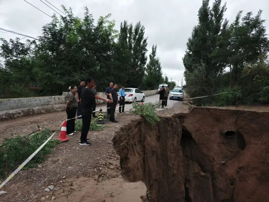 华池县王咀子：雨后排查除隐患 一线担当守平安