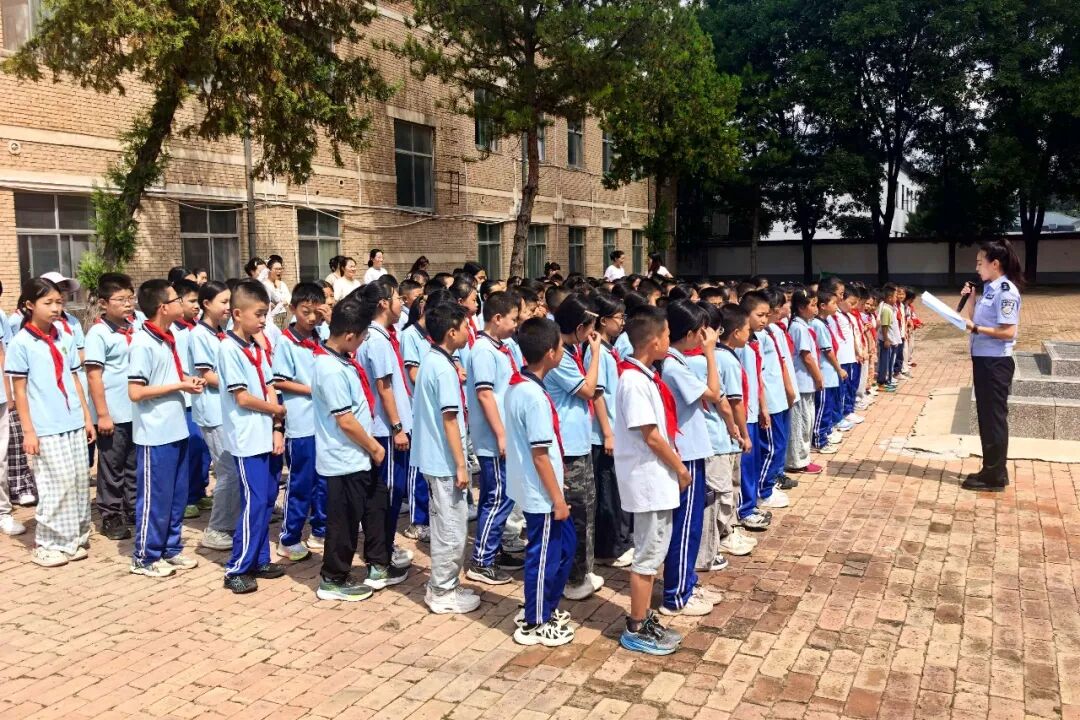 法治种子播进校园,华池公安守护“少年的你”