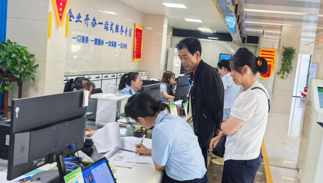 华池县政务服务中心以精细服务助推营商环境提质增效