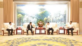 周继军胡志勇与明阳智慧能源集团股份公司董事长张传卫座谈