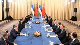 习近平会见乌兹别克斯坦总统米尔济约耶夫