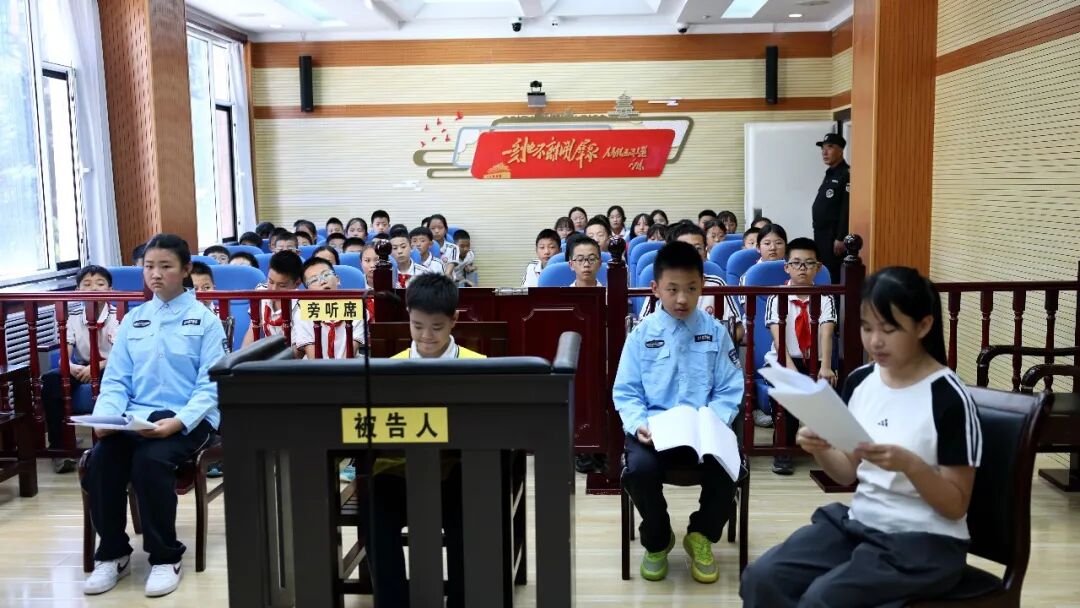 庆阳中院开展“开学第一课”模拟法庭暨法律知识竞赛活动