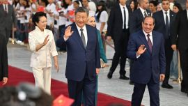 习近平抵达开罗对埃及进行国事访问