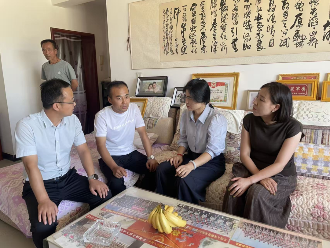 正宁县开展为荣立三等功现役军人送喜报活动