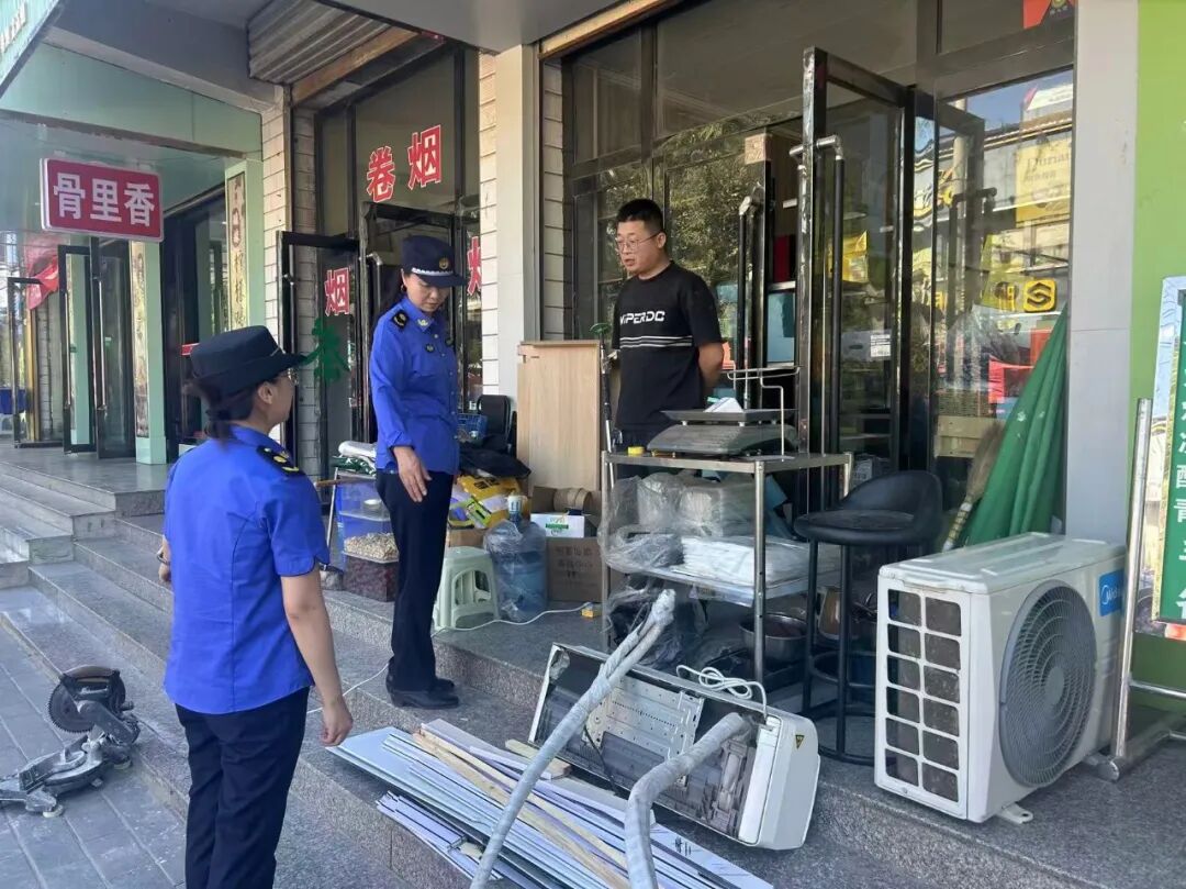 华池城管多措并举提质市容环境