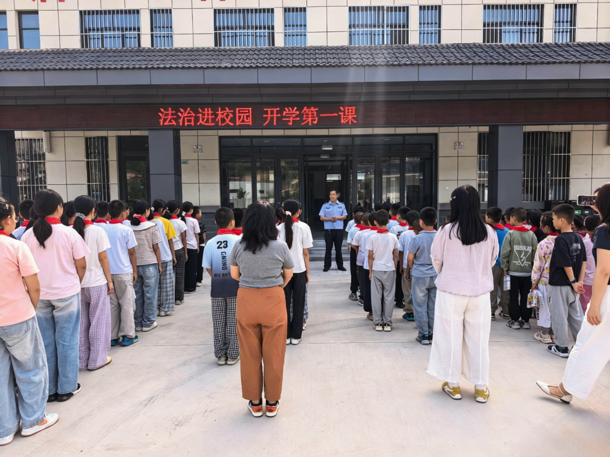 宁县司法行政系统开展法治宣传进校园暨开学第一课活动