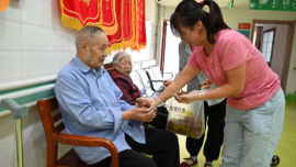 金秋采摘硕果 温情守护童心｜我院开展采摘主题党日活动