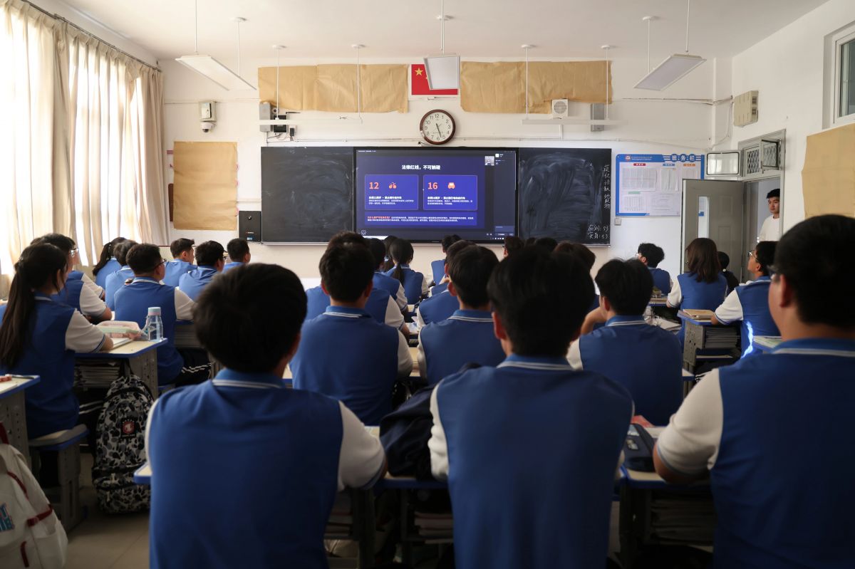 实景体验学交规 安全文明润人心