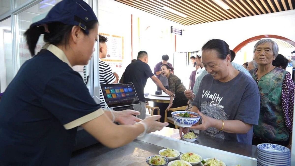 西峰区南苑路社区党建赋能便民“食”事