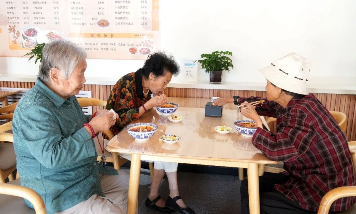 西峰区南苑路社区党建赋能便民“食”事