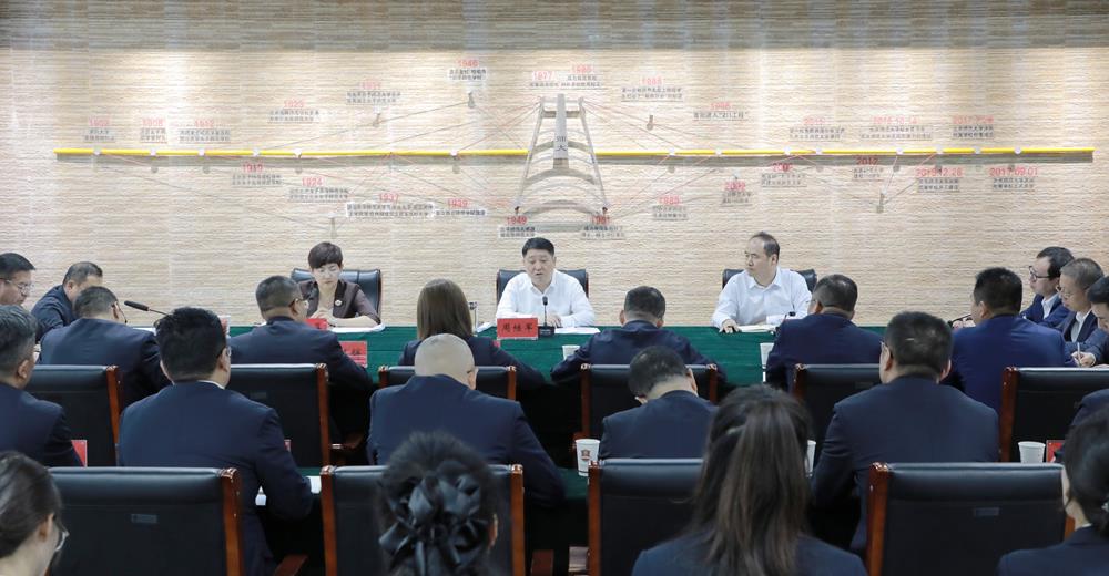 周继军看望慰问教师代表并调研教育工作
