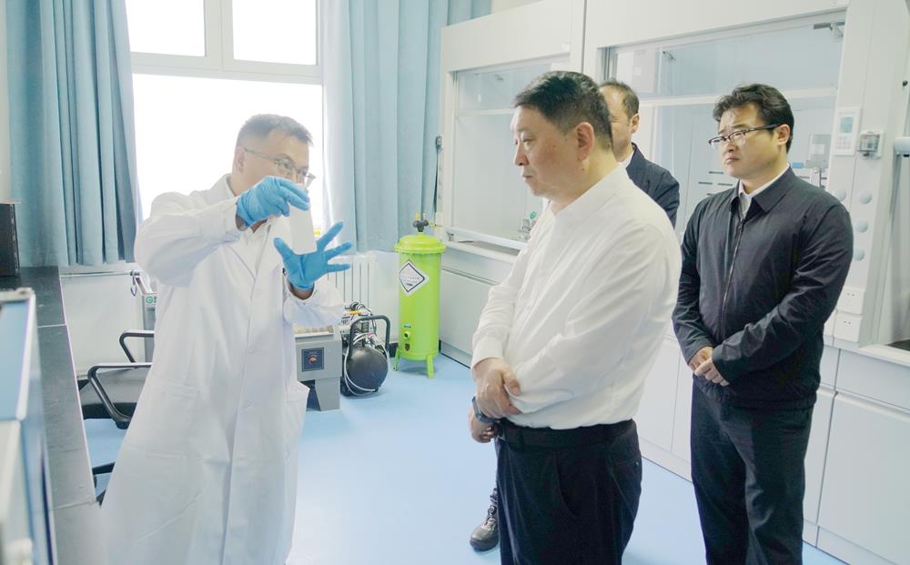周继军看望慰问教师代表并调研教育工作