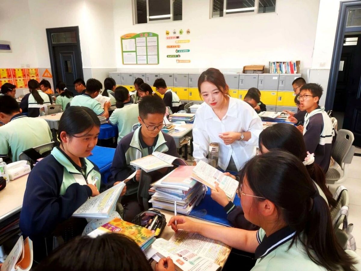 刘丹:从“教书”到“育人”用爱点亮学生成长路