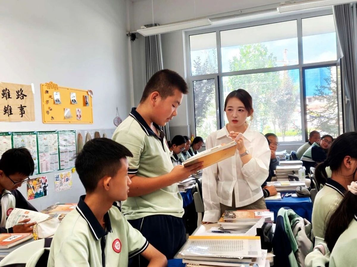 刘丹:从“教书”到“育人”用爱点亮学生成长路