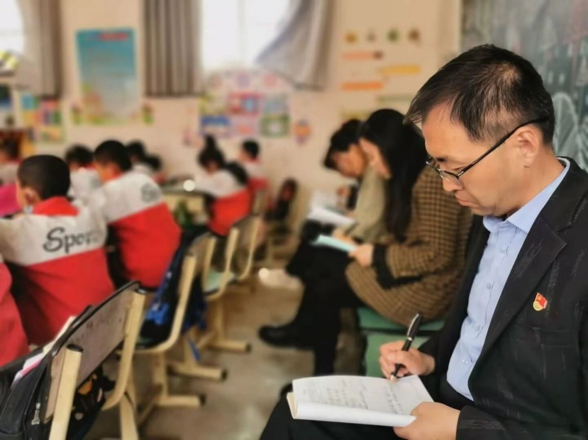 范海青：爱校如家二十九载 点亮乡村教育之光