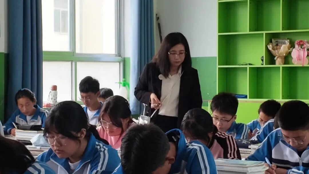 冉灵丹：三尺讲台写初心 点滴行动铸师魂