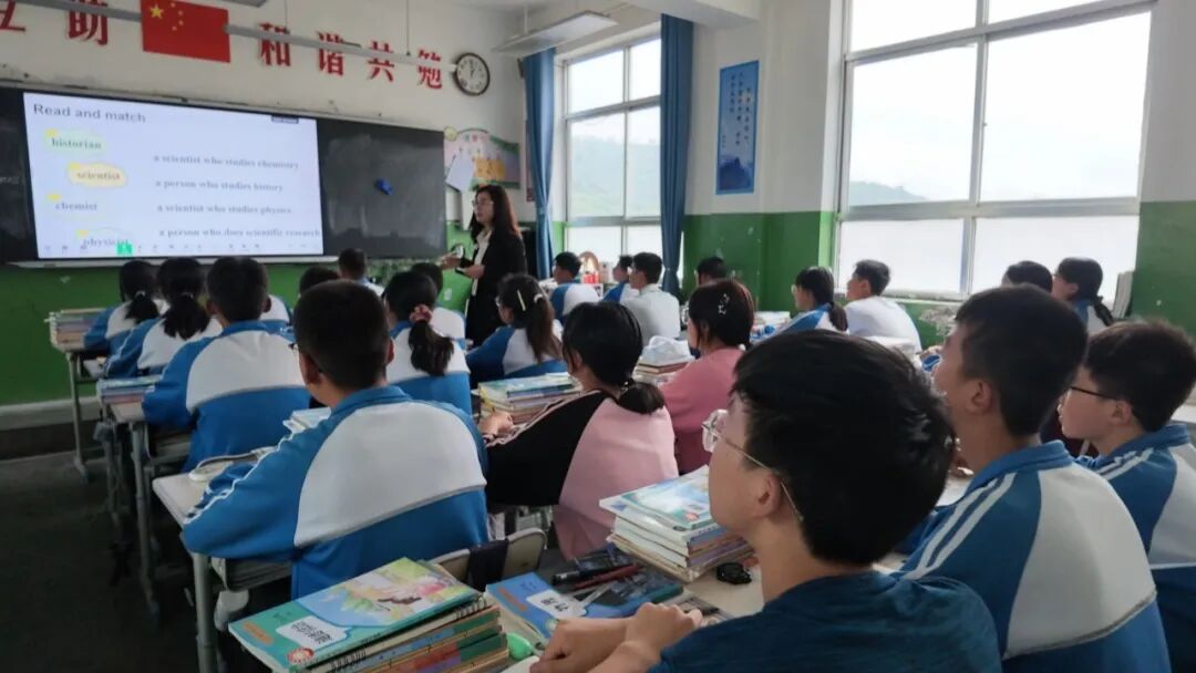 冉灵丹：三尺讲台写初心 点滴行动铸师魂