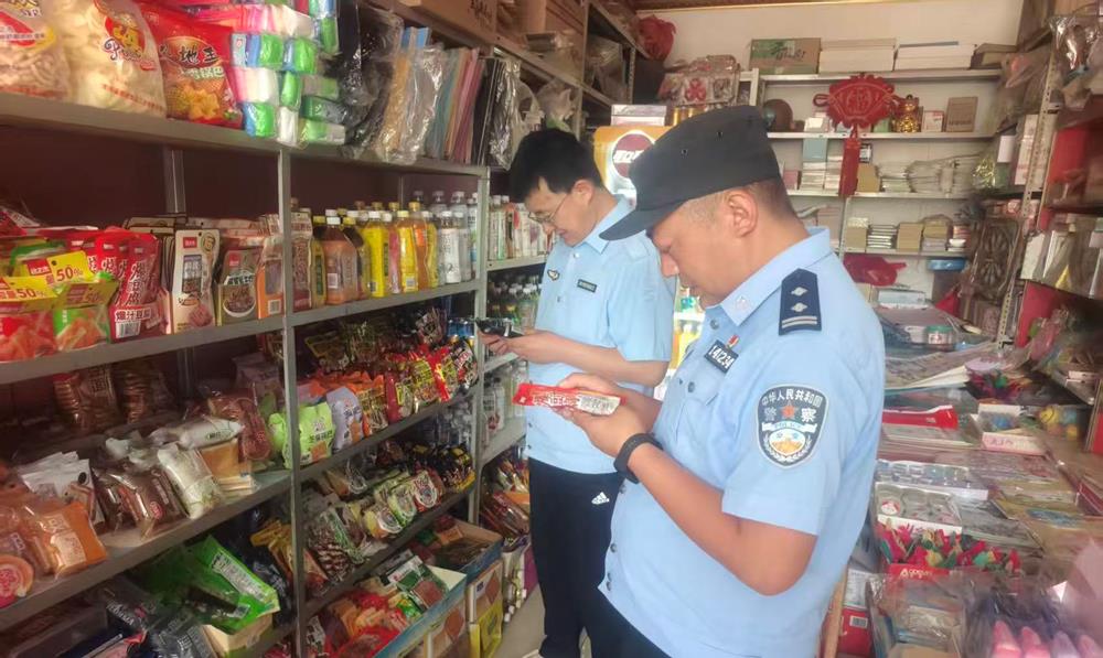 宁县良平镇市场监管所开展校园及周边食品安全专项检查