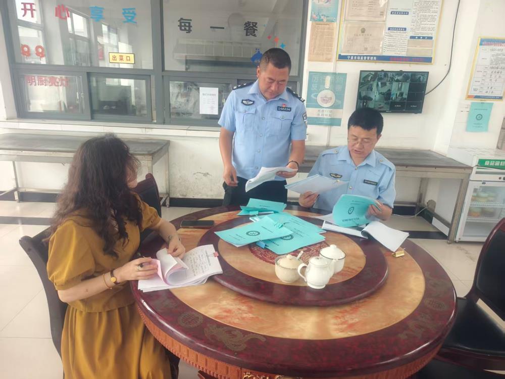 宁县良平镇市场监管所开展校园及周边食品安全专项检查