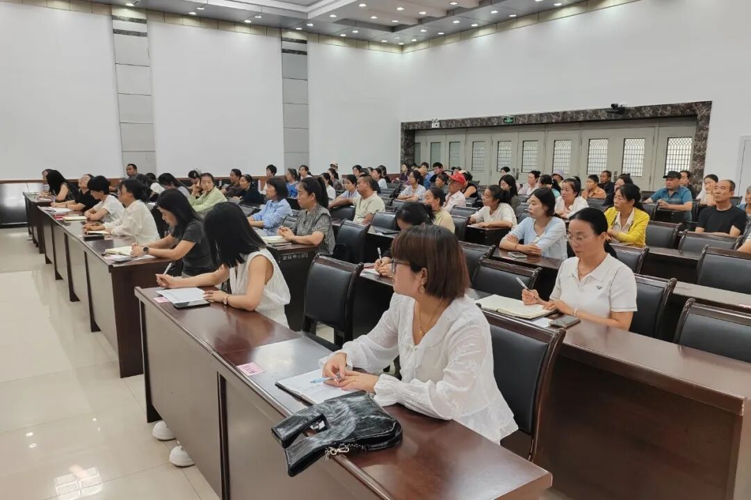 庆城县妇联开展家庭教育专题讲座