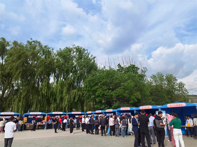 庆阳市新时代文明实践赶大集暨第二届“乐游关营”农文旅融合活动季(农产品展销现场)